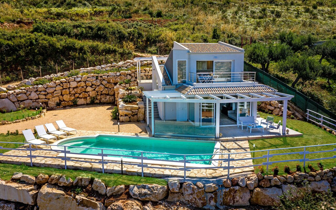 Villa Scire: Have, pool, Sommer, Udendørs, Visninger