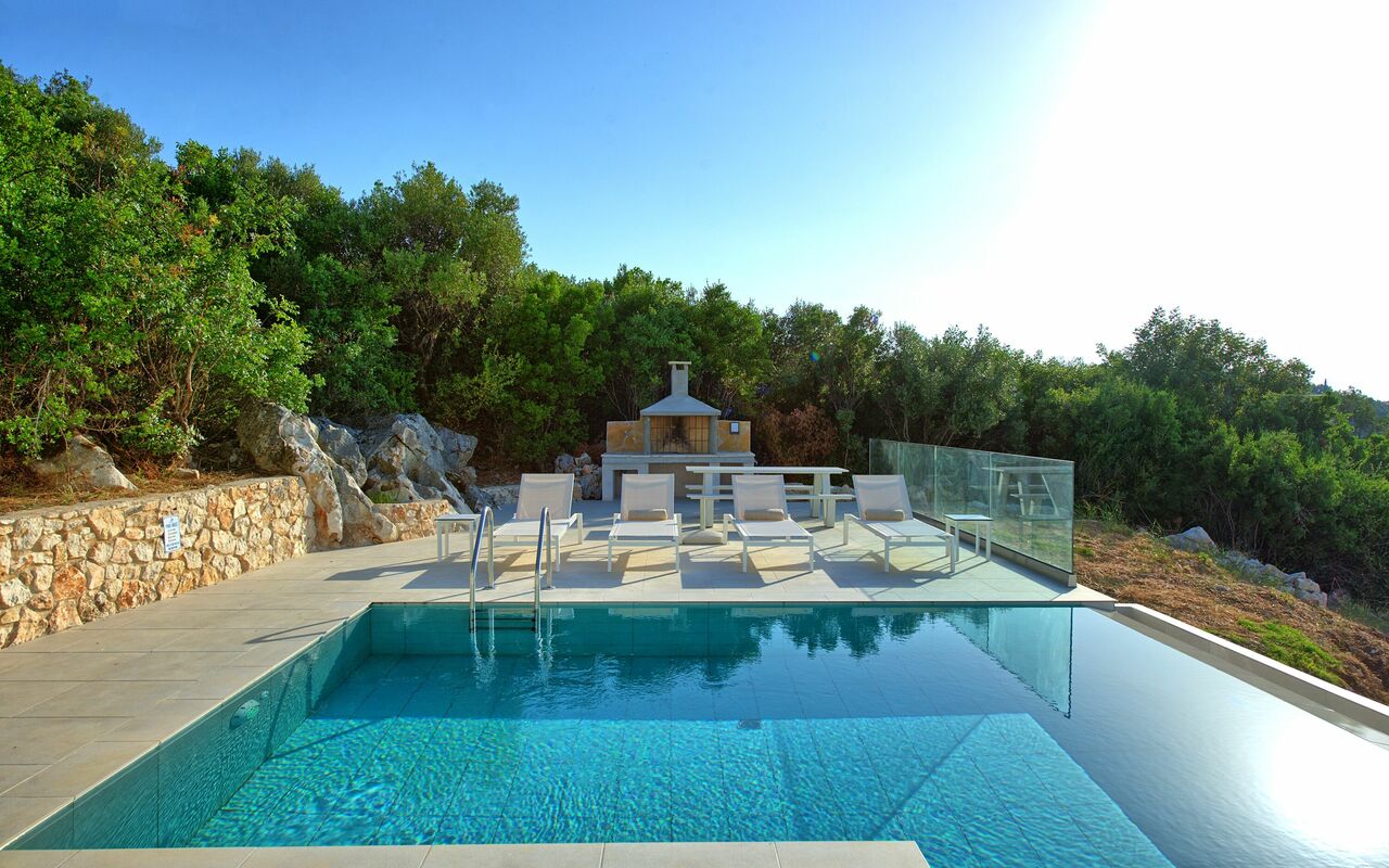 Villa Athena: Have, pool, Udendørs
