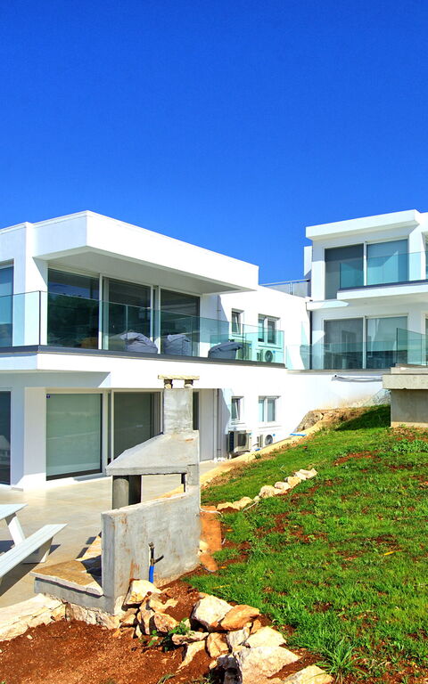 Villa Nafsika: Have, pool, Udvendige