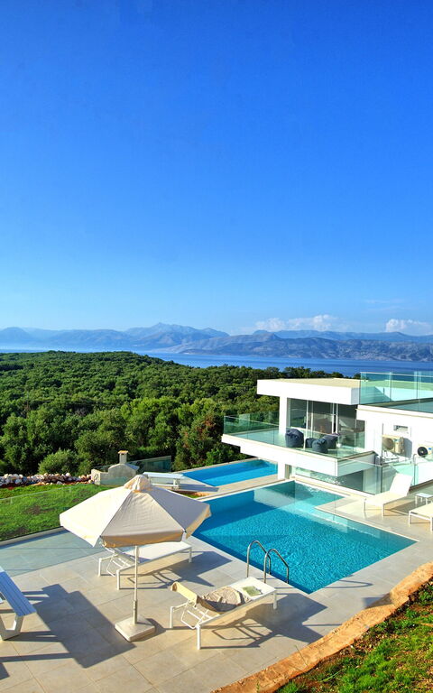 Villa Arete: Have, pool, Udvendige