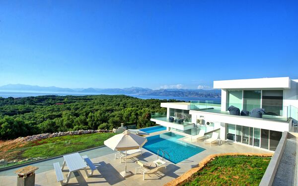 Villa Arete: Have, pool, Udvendige