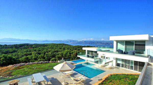 Villa Arete: Have, pool, Udvendige