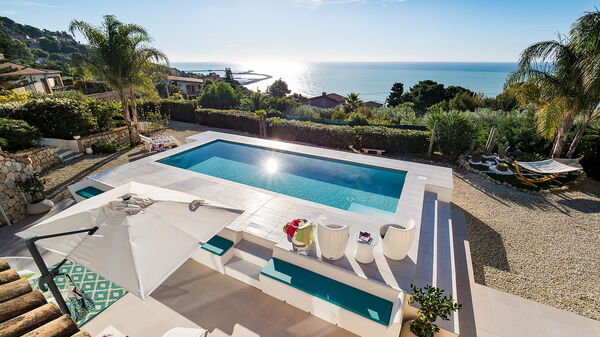 Villa Pales: pool, Visninger