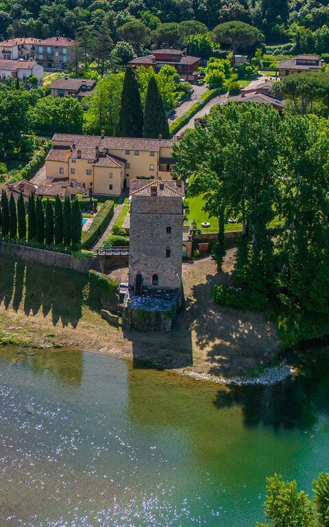 Santa Flora: Udendørs, Visninger