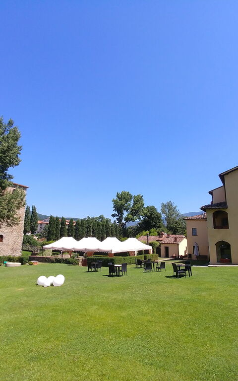 Santa Flora: Have, Udendørs