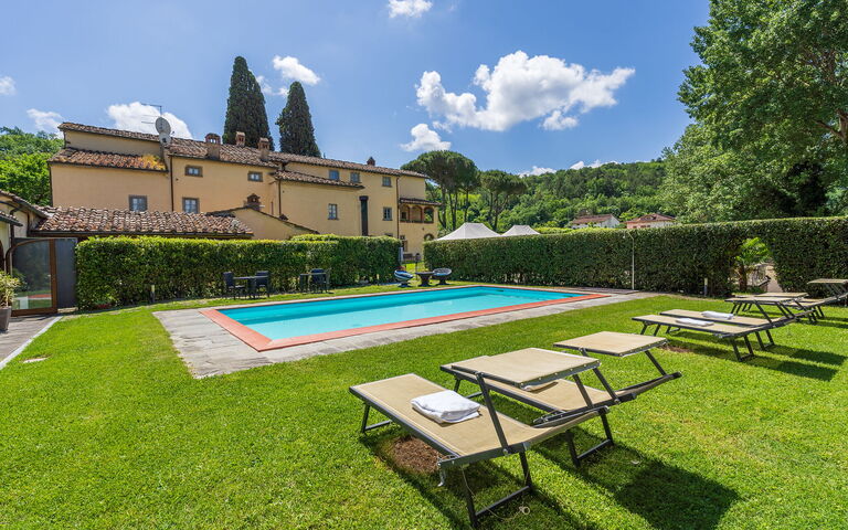 Santa Flora: Have, pool, Udendørs