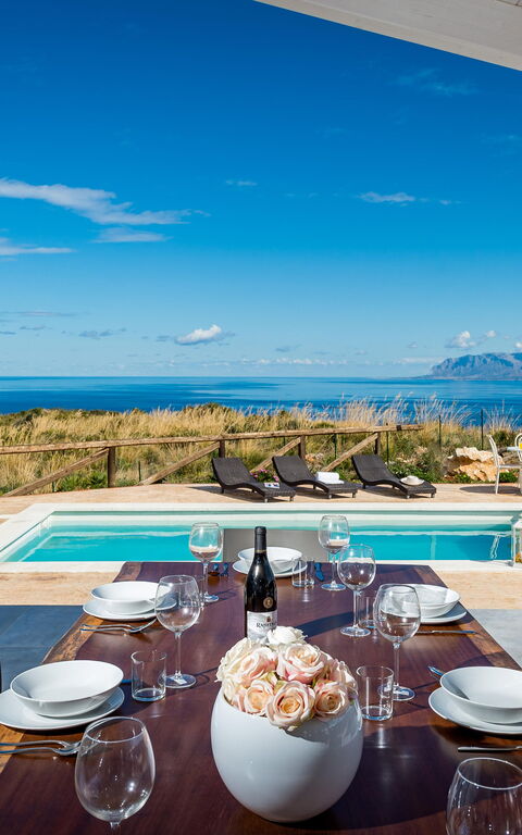 Villa Livreri: Altan / terrasse / gårdhave, pool, Sommer, Udendørs, Visninger