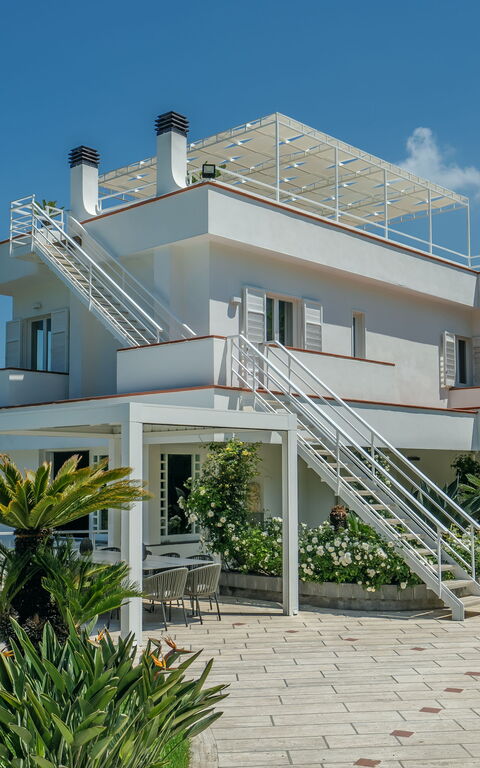 Villa Antonietta: Hovedindgang, Udendørs, Udvendige