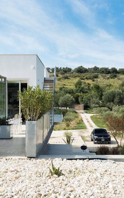 Villa Contra: Have, Udendørs