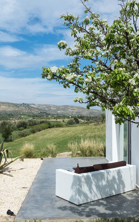 Villa Contra: Have, Udendørs