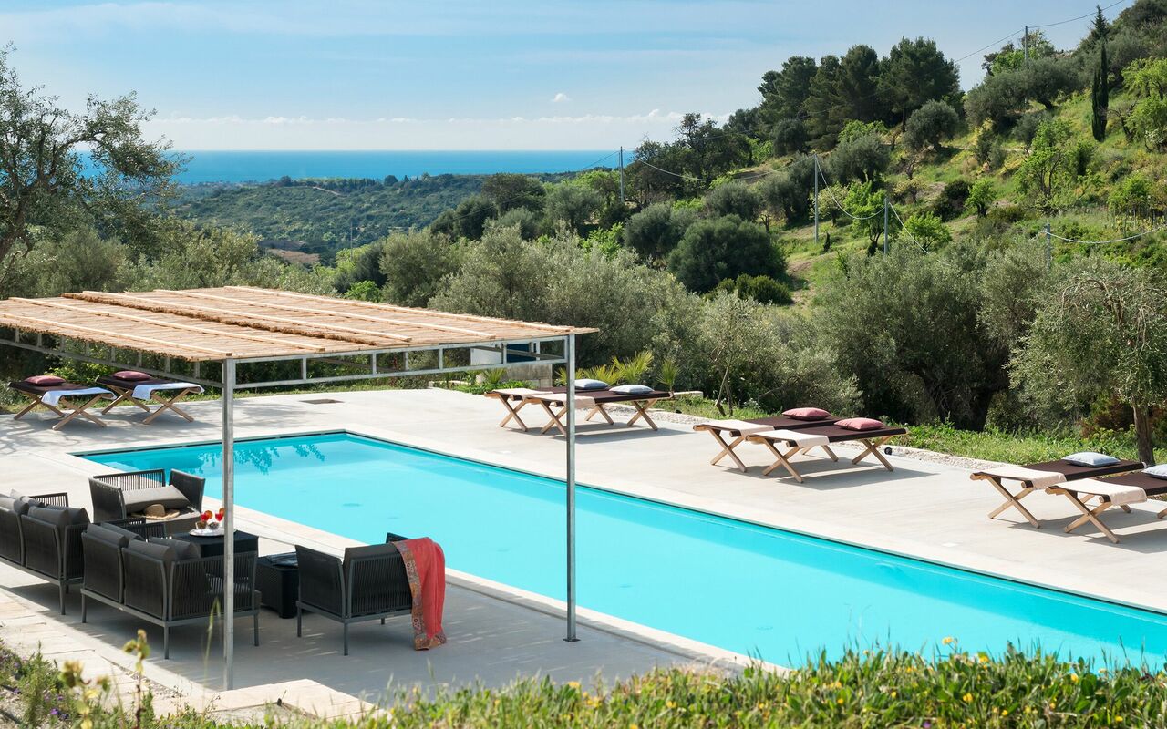 Villa Contra: pool, Udendørs