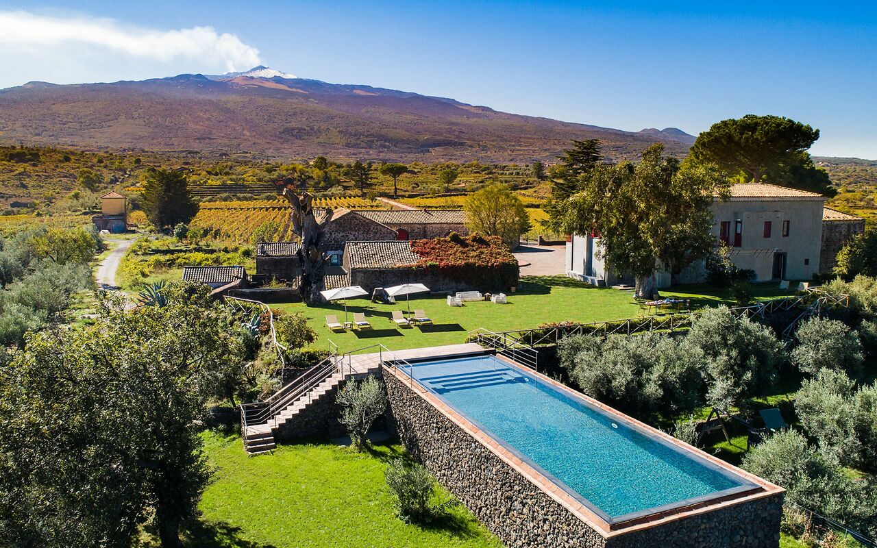 Etna Retreat: Have, pool, Visninger