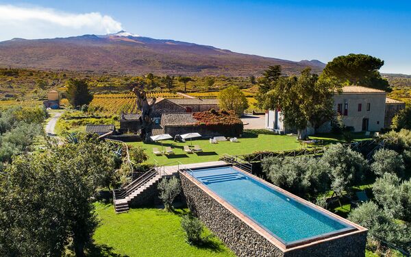 Etna Retreat: Have, pool, Visninger