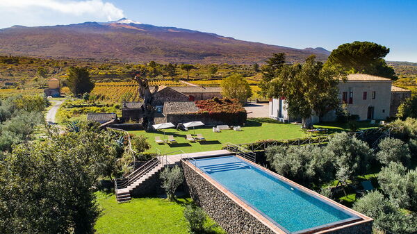 Etna Retreat: Have, pool, Visninger