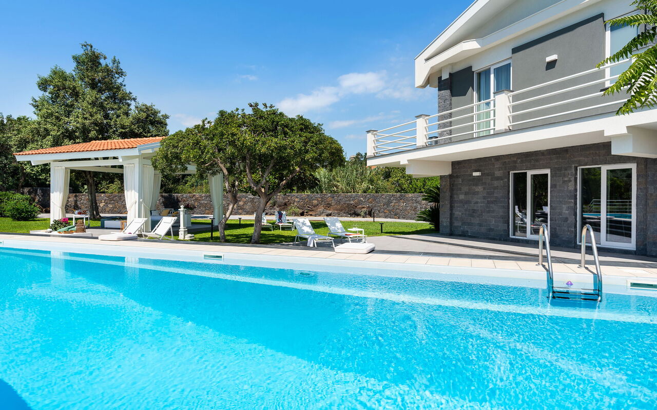 Villa Isabella: pool, Udendørs
