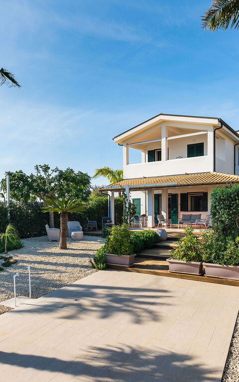 Anny: Have, Udvendige