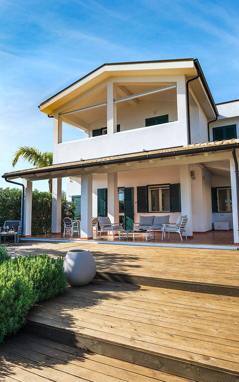 Anny: Have, Udvendige