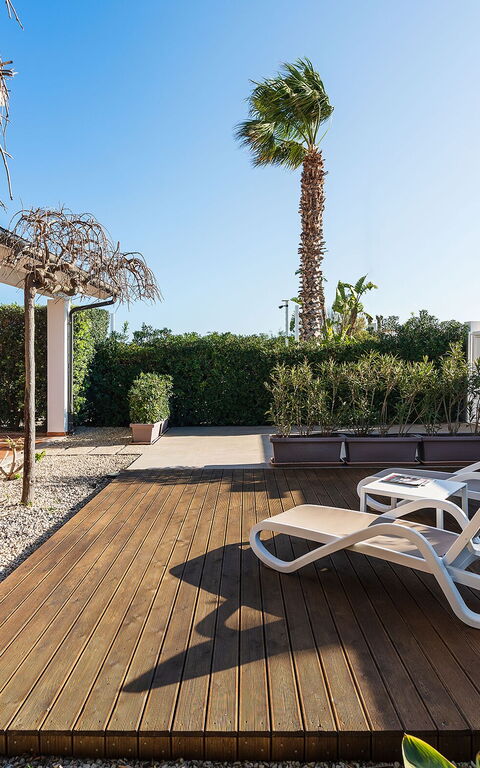 Anny: Have, Udvendige