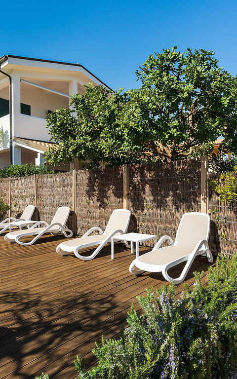 Anny: Have, Udvendige