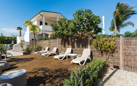 Feriebolig Calantha: Altan / terrasse / gårdhave