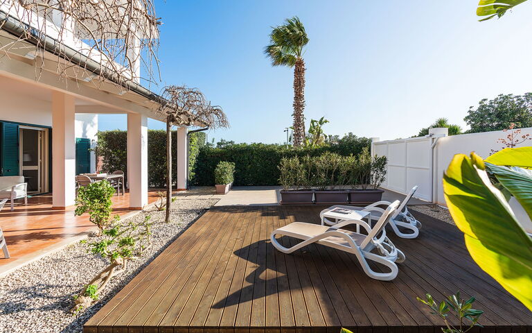 Anny: Have, Udvendige