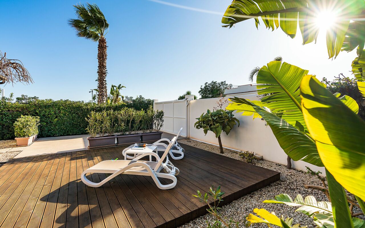 Anny: Have, Udvendige