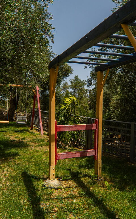 Villa Eftychia: Have, Udendørs