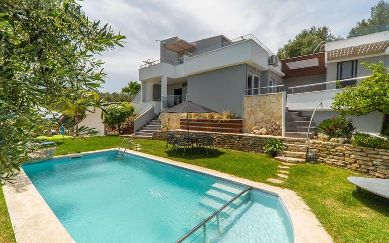 Villa Eftychia: Have, pool, Udendørs