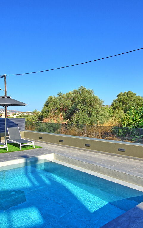 Villa Maripol: Have, pool, Udendørs