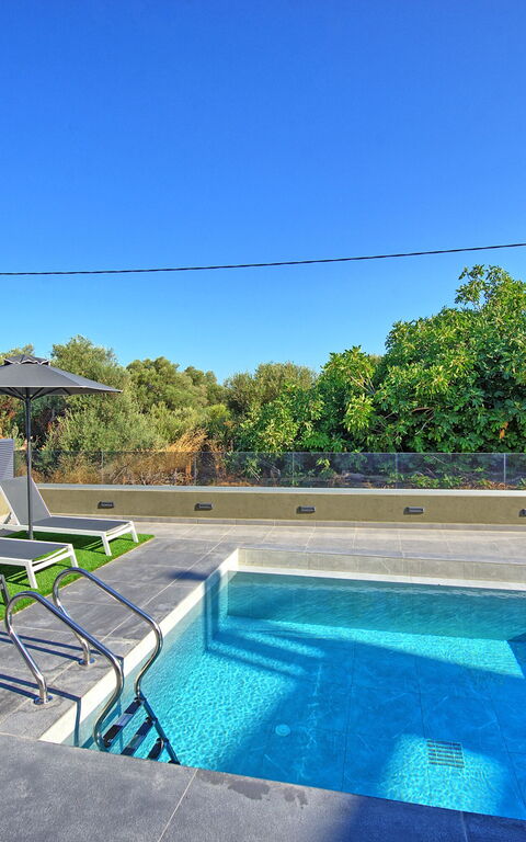 Villa Maripol: Have, pool, Udendørs