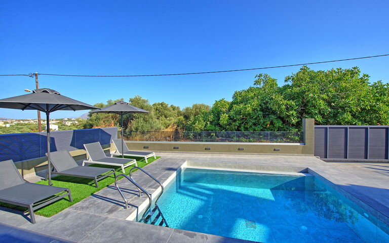 Villa Maripol: Have, pool, Udendørs