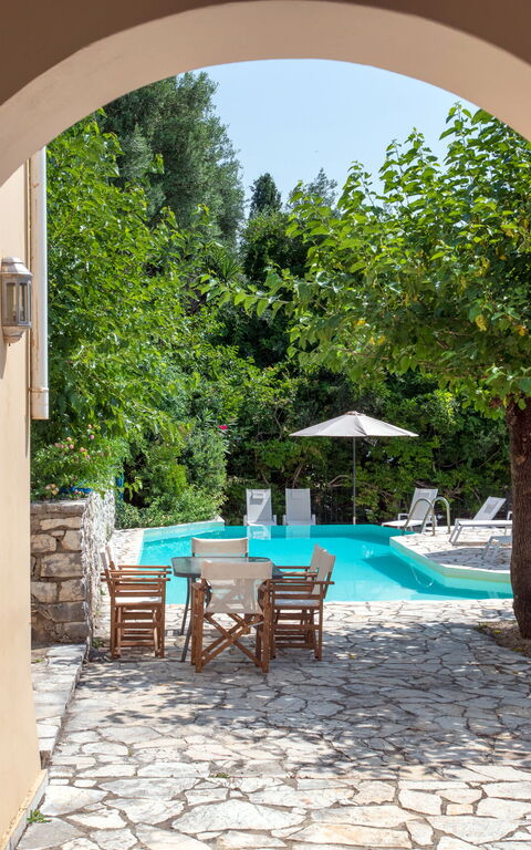 Villa Moyria: Altan / terrasse / gårdhave