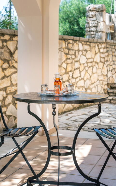 Villa Moyria: Altan / terrasse / gårdhave