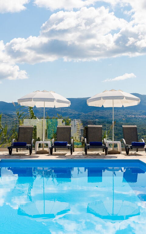 Villa Dinos: pool, Sommer