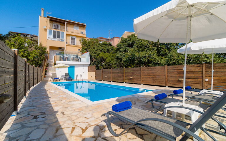 Villa Dinos: pool, Sommer