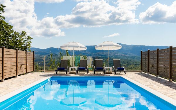 Villa Dinos: pool, Sommer