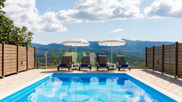 Villa Dinos: pool, Sommer