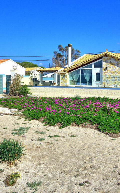 Beach Villa Athanasia: Udendørs