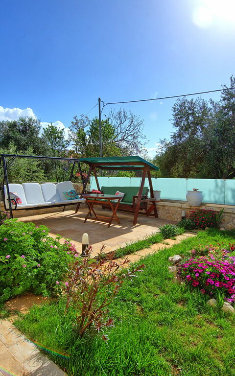 Villa Elaia: Have, Udendørs