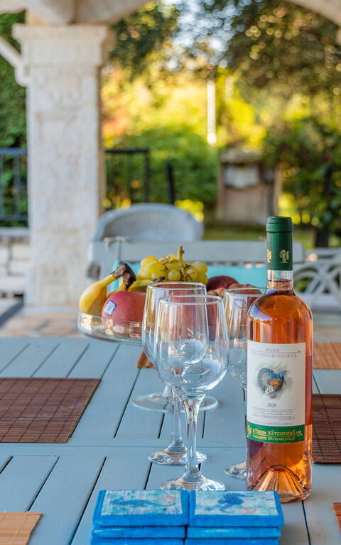 Villa Dimitris: Altan / terrasse / gårdhave