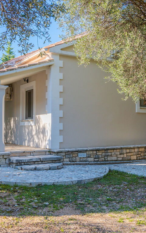 Villa Dimitris: Have, Udendørs