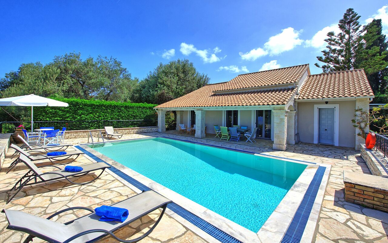 Villa Dimitris: pool, Udendørs