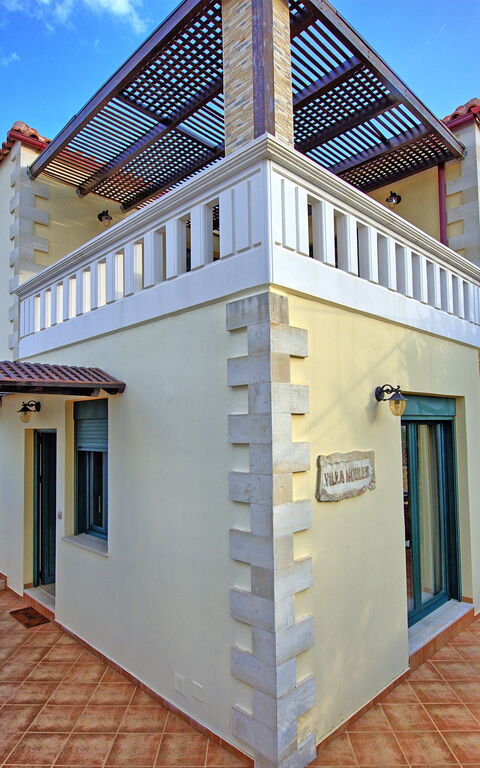 Villa Koules: Have, Udendørs, Udvendige