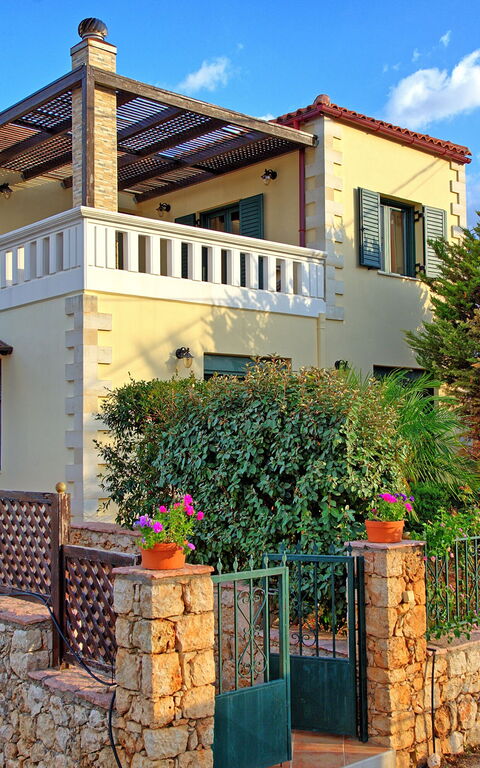 Villa Koules: Udendørs, Udvendige