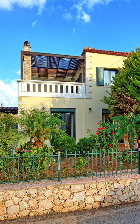 Villa Koules: Udendørs, Udvendige