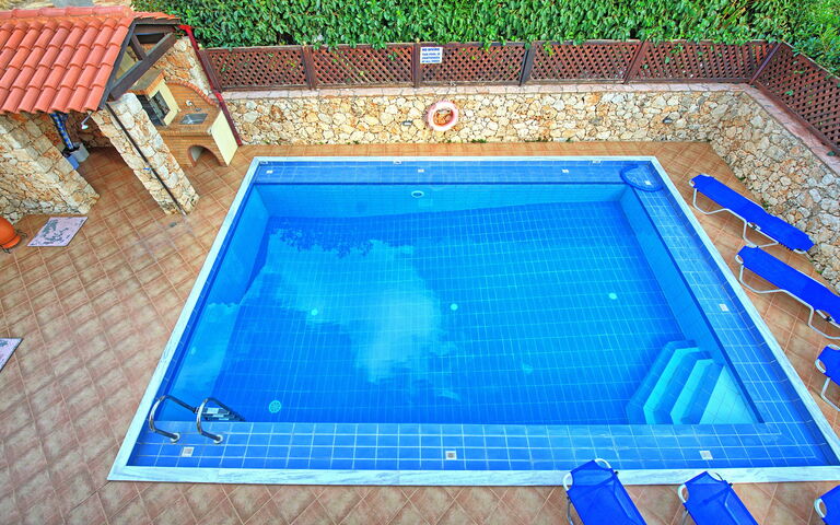 Villa Koules: pool, Udendørs