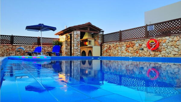 Villa Koules: Have, pool, Sommer, Udendørs