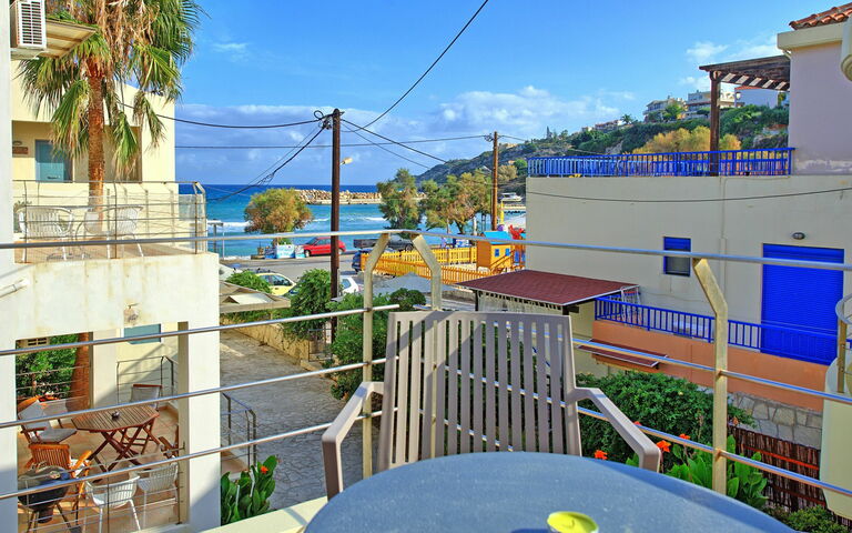 Houses By The Sea: Sommer, Udendørs, Visninger