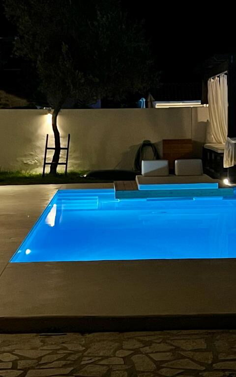 Beach Villa Christina: pool, Udendørs