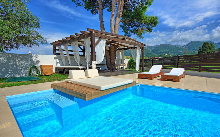 Beach Villa Christina: pool